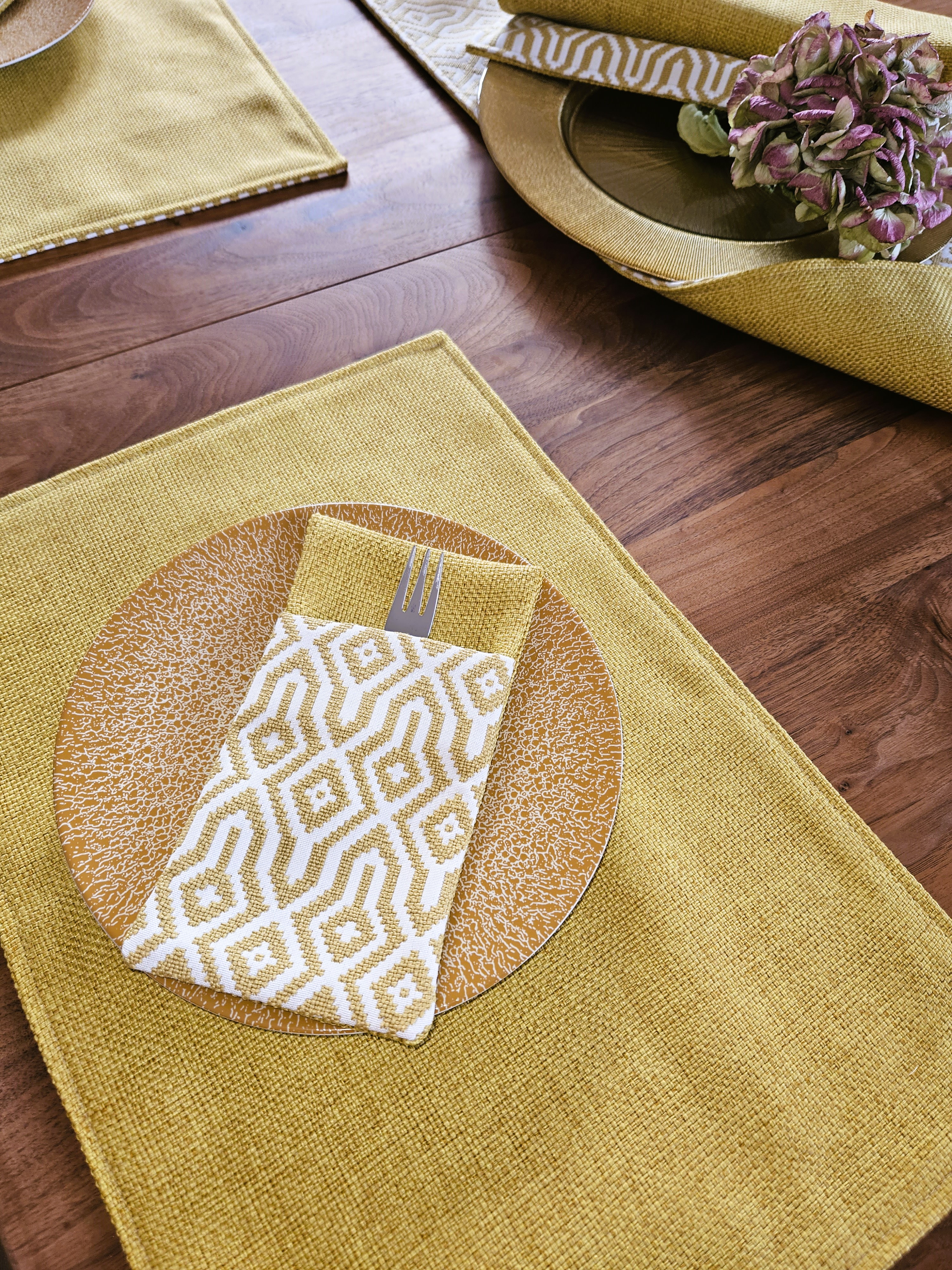 4er Tischset mit Bestecktasche im Geschenkkarton in rot 4er Tischset mit Bestecktasche im Geschenkkarton in rot