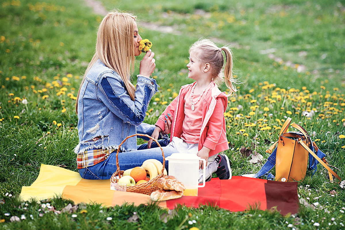 Multifunktions-Outdoordecke in rot-orange Multifunktions-Outdoordecke in rot-orange