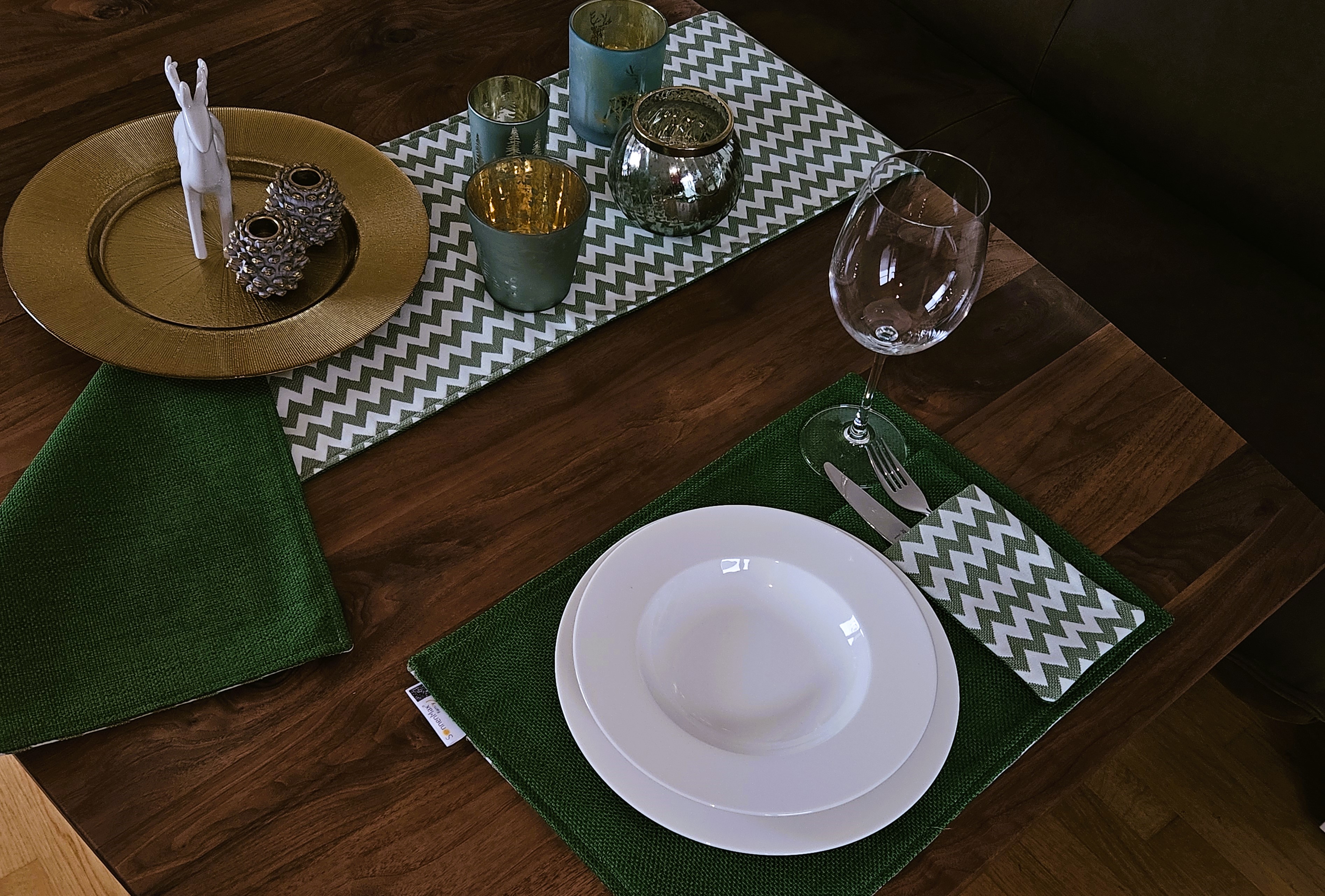 4er Tischset mit Bestecktasche im Geschenkkarton in rot 4er Tischset mit Bestecktasche im Geschenkkarton in rot